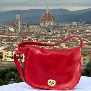 Italienische handgefertigte Ledertaschen für Damen | Elegante Satteltasche aus Florenz, Rote Tasche, Made in Italy