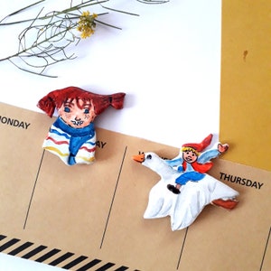 Héros de l'enfance suédois, aimant en argile fait main, animes rétro, aimants peints en acrylique, breloque décorative en argile, aimants de réfrigérateur Nils et Pippi