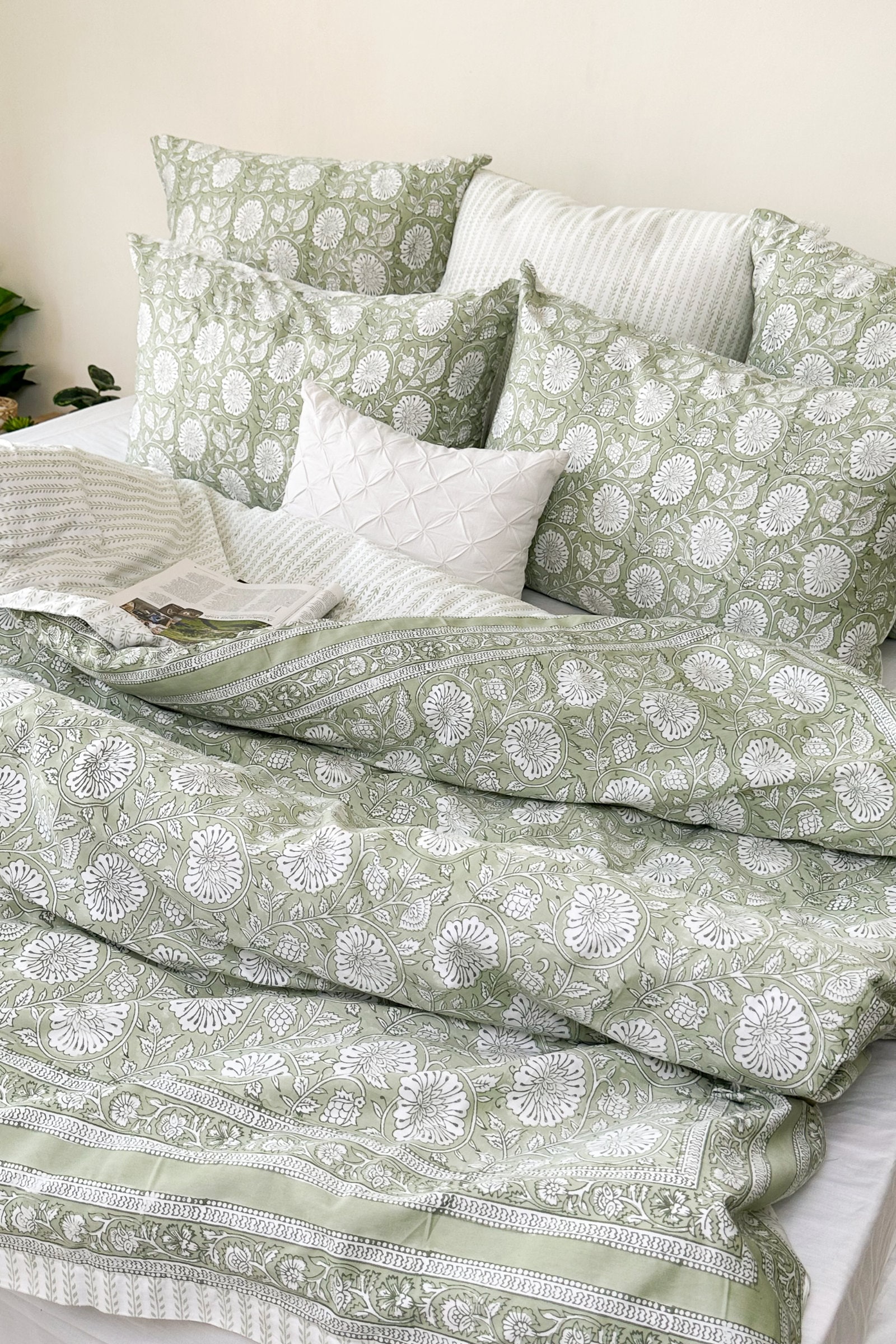 Kew Gardens Collection Calantha Duvet Set, King, Sage Green