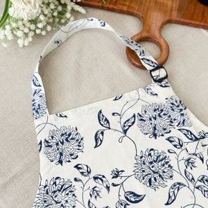 Blue White Floral Apron for Her, Block Printed Apron, Mother's Day Gift, Birthday Gift, Christmas Gift image 4