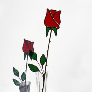 永遠のバラのステンドグラスの花の茎に愛の贈り物サンキャッチャー窓装飾彼女への永遠の贈り物ガラスの赤いバラのテーブル装飾記念日