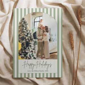 Modèle de carte de vœux photo Noël bohème, joyeuses fêtes minimaliste, carte de Noël verte simple, carte de vœux arche rétro, modifiable