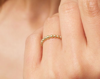 Anello con perline in oro 14K, anello con puntini impilabili, fascia in oro audace, anello con perline minimalista, fede nuziale, anello impilabile per tutti i giorni, regalo per lei