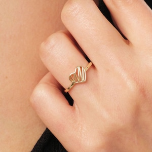 14K Gold Heart Ring, Small Ribbed Heart Ring, Dainty Open Heart Knuckle Ring, Heart Band, Thin Gold Ring, Minimal Love Ring, Gift for Her