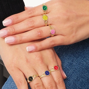 14K gouden klokring, vintage horlogering, unieke uurwerksieraden, kleurrijke stapelbare band, minimalistische gouden ring, cadeau beste vriend