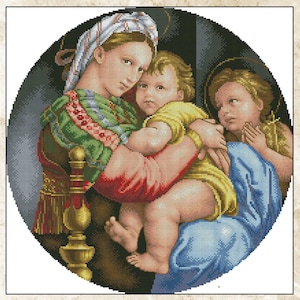 Può includere: Un dipinto della Madonna con il Bambino e un giovane angelo. La Madonna indossa una veste verde e rossa e un copricapo bianco. Tiene in braccio il Bambino Gesù. L'angelo è in piedi dietro la Madonna e guarda lo spettatore. Il dipinto è su uno sfondo scuro.