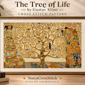Può includere: Uno schema a punto croce intitolato The Tree of Life di Gustav Klimt, presentato in una cornice dorata. L'opera mostra rami dorati a spirale e due figure con vesti decorate. Il testo include PDF Instant Download e SonyaCrossStitch.