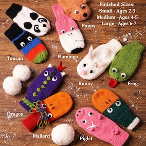 以下が含まれることがあります： カラフルな動物をテーマにしたニットミトンのコレクション。オオハシ、フラミンゴ、ウサギ、カエル、ドラゴン、マガモ、子豚、子犬など。サイズは2〜7歳向け。手作りのミトンです。