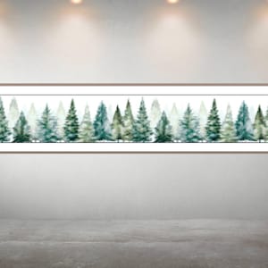 Peut inclure: Une peinture à l'aquarelle d'une rangée d'arbres verts sur un fond blanc. Les arbres sont peints dans un style doux et discret, avec une touche de bleu dans le feuillage. La peinture est encadrée dans un simple cadre brun.