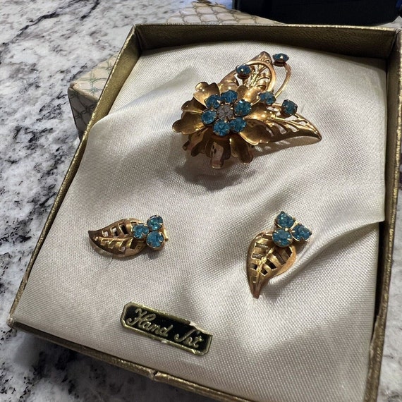 1950s Gold Rhinestone And Aqua Blue Screw Back Ea… - image 4