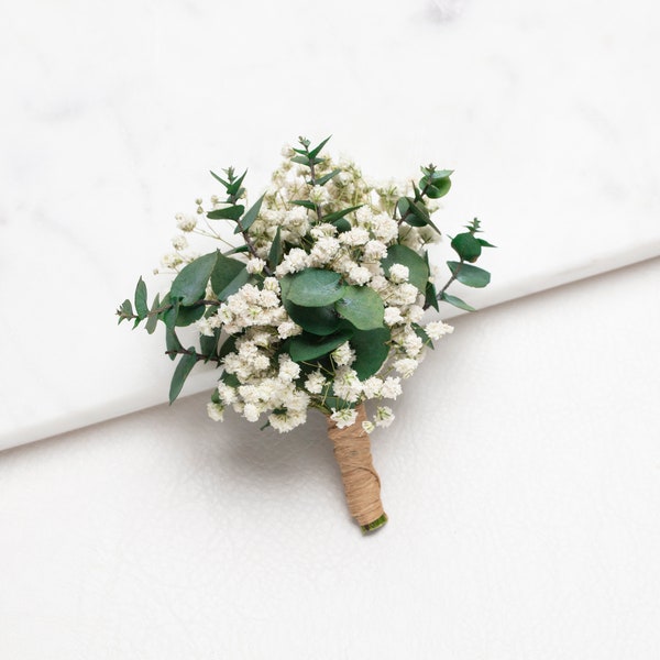 Hochzeits-Knopfloch, konserviertes Eukalyptus-Knopfloch mit Schleierkraut, getrockneter Hochzeitsblumenstrauß. Hochzeitsaccessoires, Boutonnieres,