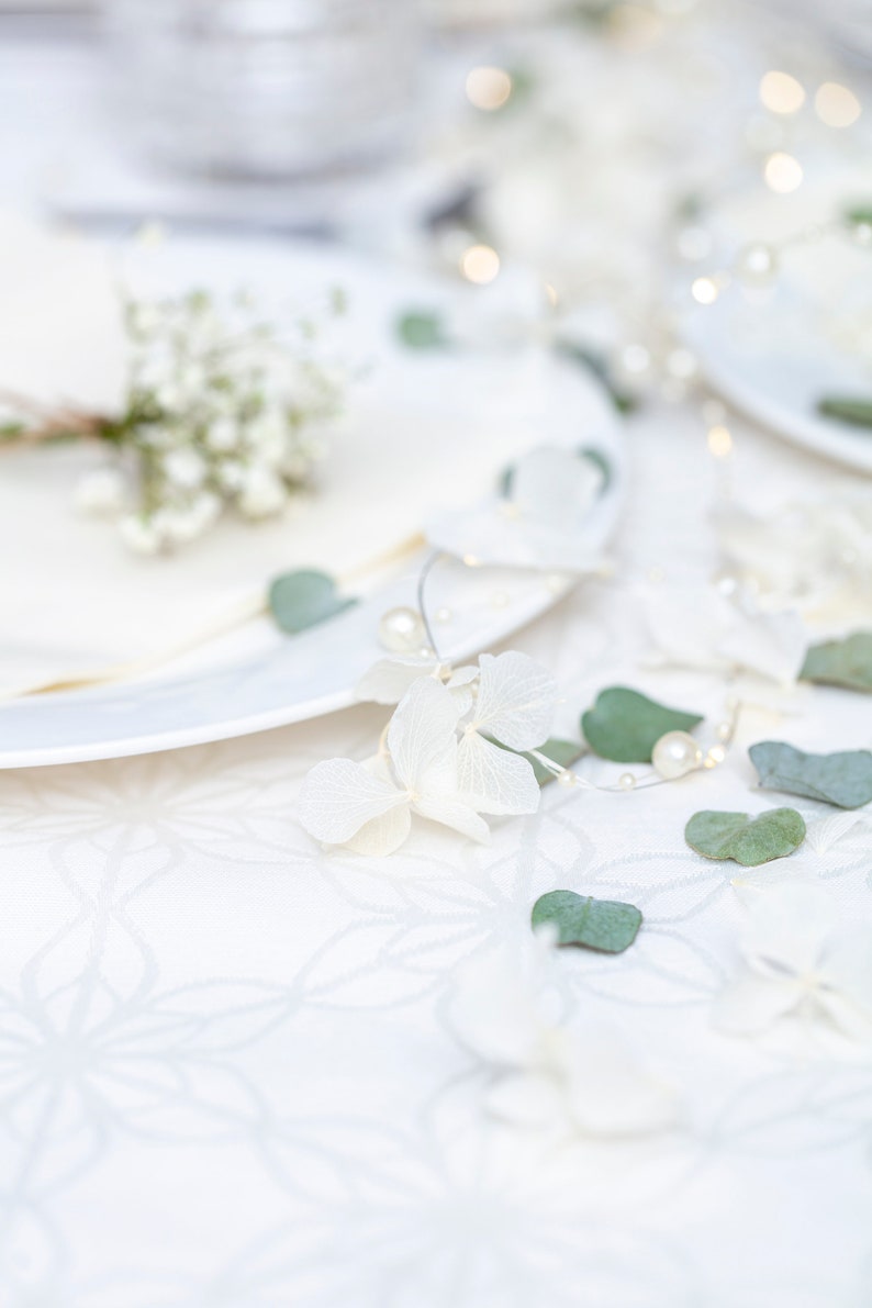 Confettis de pétales d'eucalyptus et d'hortensia blanc 100% biodégradable, décoration de table naturelle, décoration eucalyptus, eucalyptus, vert, image 3