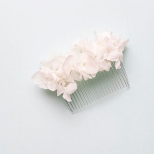 Wedding hair comb white stabilized hydrangea comb, hairdressing accessory, flower comb, wedding hair pins, hair clips, Gypsophila hair pin,