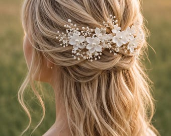 White Flower Hair Pins with Pearl, Bridal Hair Accessories, Small Elegant Wedding Hair Clips, Gypsophila Hairpiece, Boho Bride Set of 3 or 5