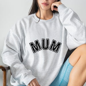 Mama Varsity SVG Bundle /DIGITALDATEI/Mum Varsity SVG/ Mama Leben Png/Muttertag svg/gewölbte College SVG/Transparent Sublimation Design