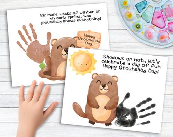 Peut inclure: Deux cartes imprimables représentant un marmotte de dessin animé. La première carte a une empreinte de main et le texte "Six semaines de plus d'hiver ou un printemps précoce, la marmotte sait tout ! Joyeux Jour de la Marmotte". La deuxième carte a une marmotte et le texte "Ombre ou chaud, célébrons une journée de plaisir Joyeux Jour de la Marmotte !"