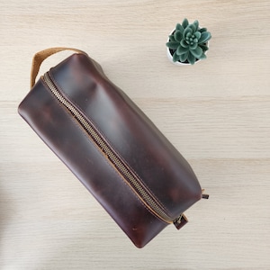 Fête des pères, personnalisée, trousse de toilette en cuir, cadeau d'anniversaire, petit ami, papa, trousse de voyage père garçons d'honneur, anniversaire, cadeau mari