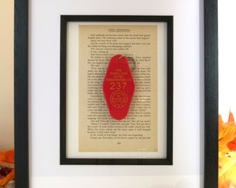 Shining - Stephen King - Wall Art - Pagina originale incorniciata con portachiavi della stanza 237 dell'Overlook Hotel