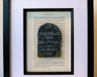 Matadero Cinco: Arte enmarcado – Escultura de lápida hecha a mano