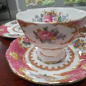 Royal Albert Trio, Lady Carlyle Pattern