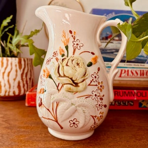 Pichet vintage fait main en céramique avec des fleurs image 2