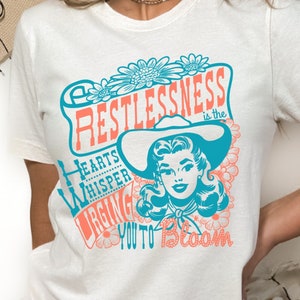 Download digitale di sublimazione PNG di Retro Cowgirl, frase positiva di Blooming Growth, citazione motivazionale ispiratrice, stile country western