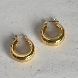 Everyday Hoop Earrings Gold or Silver, Classic Thick Small Hoops, Versatile Chunky Huggie Earrings, Stylish Daily Wear Minimalist Jewelry