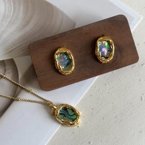 Gold Colored Shell Stone Necklace, Abalone Shell Pendant Necklace, Gemstone Pendant Necklace, Shell Stone Necklace, Gift for Her