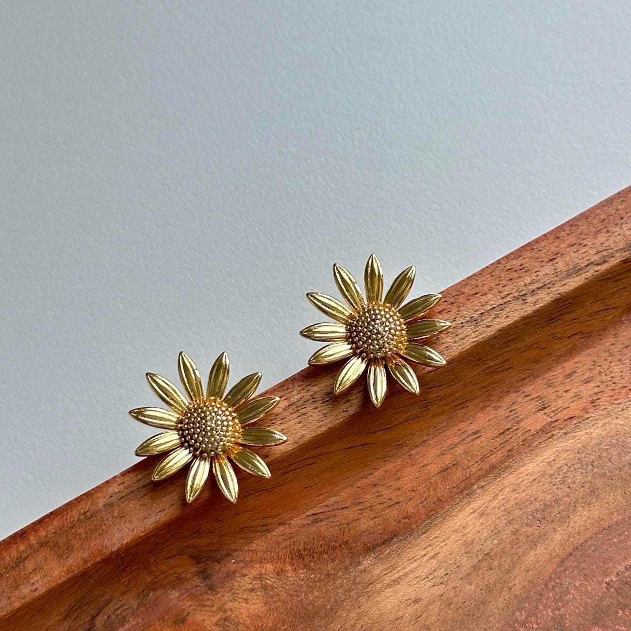 Gold Sunflower Stud Earrings, Flower Earrings, Stud Earrings, 18k Gold Plated Earrings, Daisy Earrings, Gift for her