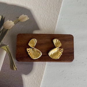 Gold Shell Design Earrings, Twisted Fan Shape Stud Earrings, Sculptural Metal Earrings, Modern Geometric Gold Earrings, Gift for Her
