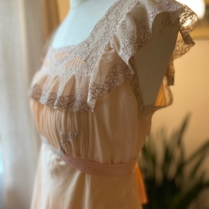 Vintage silk 1920s - 1930s *RARE* Blush Peach pink Two piece vintage lingerie pants set with antique lace trim in *EXCELLENT CONDITION*