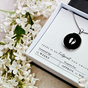 13 Week Miscarriage Mom Gift | 13 Week Fetus in the Womb Baby Footprint Necklace | Mothers Necklace Pregnancy Loss Gift | Miscarriage Gift