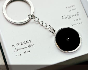 Prezent dla męża z okazji poronienia w 8. tygodniu ciąży | Biżuteria pamiątkowa | Prezenty upamiętniające | Breloczek z nadrukiem | Prezent dla taty z okazji poronienia | Prezent dla mamy z okazji poronienia