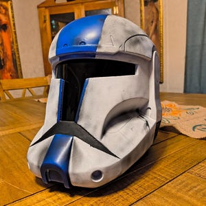 star wars Blue Commando helmet normal and wartorn