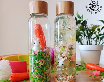 Botella sensorial sonora o líquida Conejo en la Pradera temática Explorar Mini Mundo La Pradera Montessori