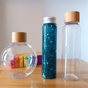 Liquid sensory bottle for the return to calm. Montessori. Sensory game for babies and children.