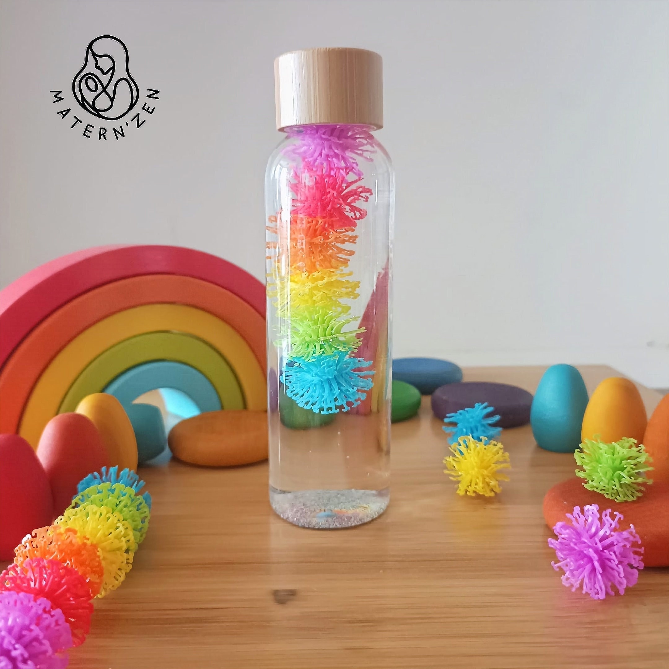 Fabriquer des bouteilles sensorielles pour bébé (DIY Montessori)