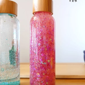 Biodegradable Circles and Glitter Liquid Sensory Bottle Rosa neón