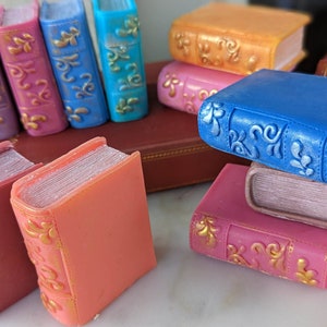 Book soap, Book Lovers Soap, Book club gift, Wedding favor, Gift for Librarian, Book Lover Gift, Gift for Bookworm, Librarian Gift Teacher