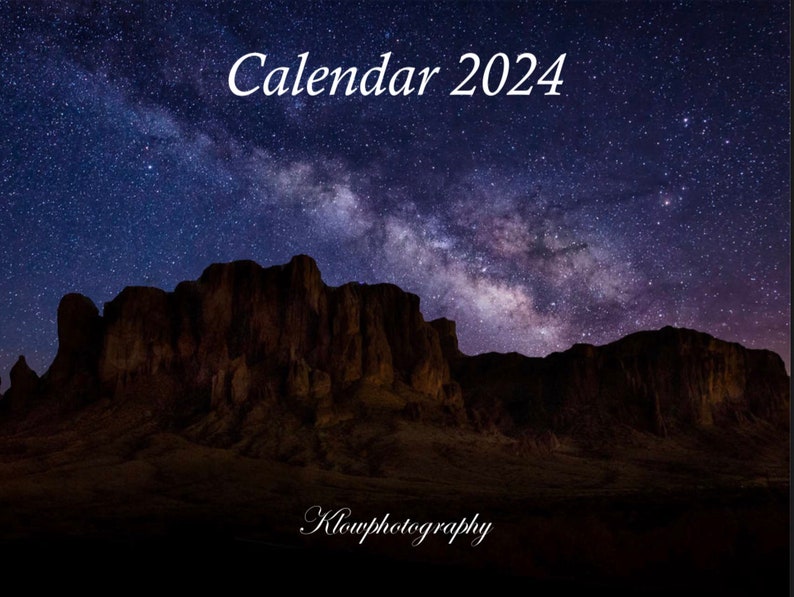 Może przedstawiać: Nocne niebo z widokiem na Drogę Mleczną nad ciemnym pasmem g&oacute;r. Tekst "Calendar 2024" znajduje się w g&oacute;rnej części obrazu. Tekst "Klowphotography" znajduje się w dolnej części obrazu.