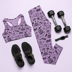 Soutien-gorge de sport violet Girl Power Shadow imprimé léopard motivant avec dos nageur avec design original unique en son genre, encolure dégagée qui évacue l'humidité image 6