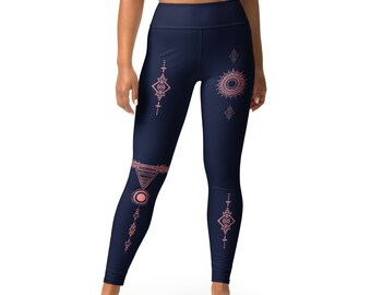 Leggings yoga blu navy con stampa Boho rosa con tasca per chiavi, tessuto traspirante, morbido come il burro, elasticizzato in 4 direzioni, cucito a mano negli Stati Uniti, realizzato su misura