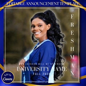 Puede incluir: Una plantilla de anuncio con una foto de una persona sonriente con una toga azul. El texto dice "FRESHMAN", "MYA JACKSON WILL BE ATTENDING", "UNIVERSITY NAME" y "FALL 2026". El diseño presenta una combinación de colores azul y dorado.