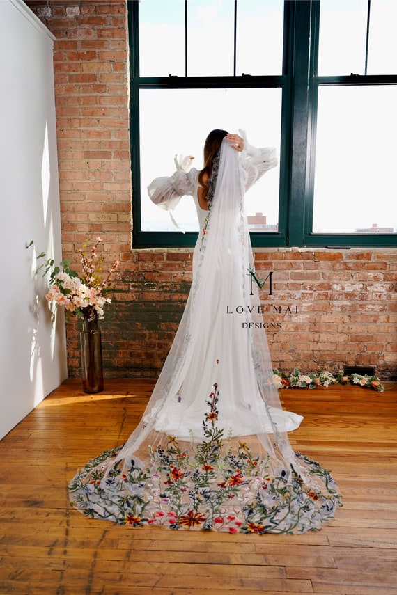 Floral Wedding Veil: Wildflower Lace Applique, Green Veil Floral Wedding Veil: Wildflower Lace Applique, Green Veil