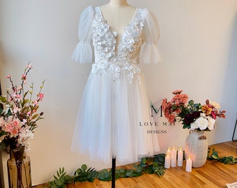 Evelyn - Kurzes Mini 3D Floraler Empfang Hochzeitskleid /Elopment Kleid / Verlobungskleid / Mini-Brautkleid LoveMaiDesigns
