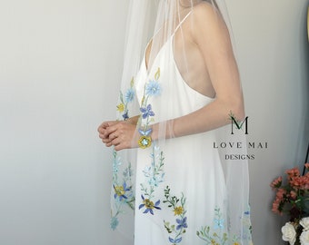 Cliantha in love - Floral Wedding Veil / Wildflower veil , floral veil, veil with flower lace applique / Green Veil/ Love Mai Designs
