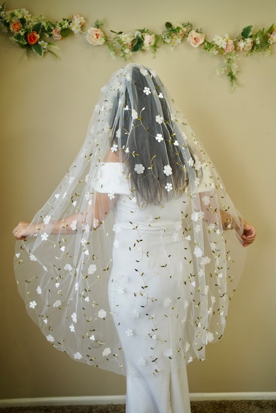 3D Flower Embroidery Bridal Veil - White Floral Wedding Veil  display picture 2