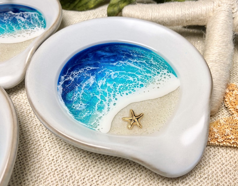 Coastal Ceramic Spoon Rest, Beach Inspired Utensil Rest, Ocean Ladle Holder, Sunset Tropical Island Hawaii Epoxy Resin Wave, Starfish Turtle Bild 5