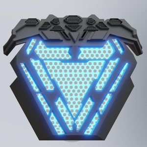 Peut inclure: Une réplique noire et bleue du réacteur Arc d'Iron Man avec une fonction d'éclairage. Le réacteur est un objet de collection populaire pour les fans de l'univers cinématographique Marvel.