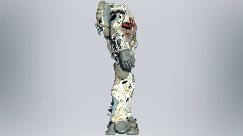 K&ouml;nnte beinhalten: Eine wei&szlig;e, blaue und braune Roboterfigur mit einem gro&szlig;en Rucksack und R&auml;dern an den F&uuml;&szlig;en. Die Figur steht auf einem grauen Hintergrund.